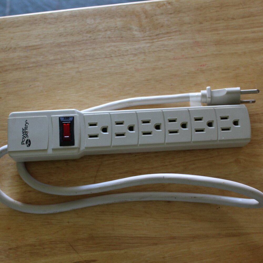 POWER SENTRY SURGE PROTECTOR Heavy Duty 6 plug 125V Indoor Use Only